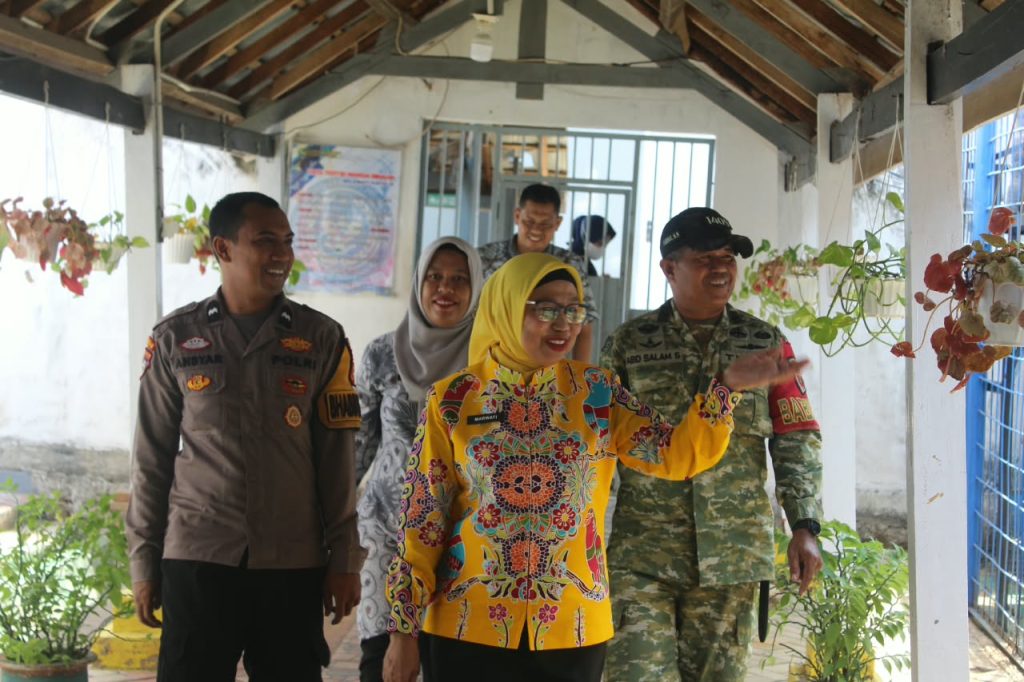 Sinergi Tiga Pilar: Babinsa dan Bhabinkamtibmas Lakukan Sambang Patroli di Lapas Perempuan Sungguminasa