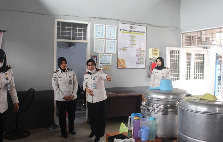 Pastikan Standar Layanan dan Keamanan Berjalan Optimal, Kalapas Tinjau Sejumlah Fasilitas Pemasyarakatan